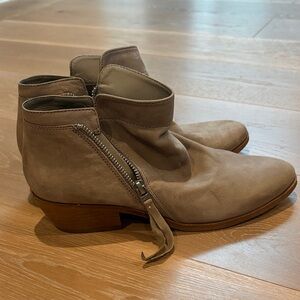 Sam Edelman Size 8.5 Women's Taupe Leather Ankle Boots with Side Zip.